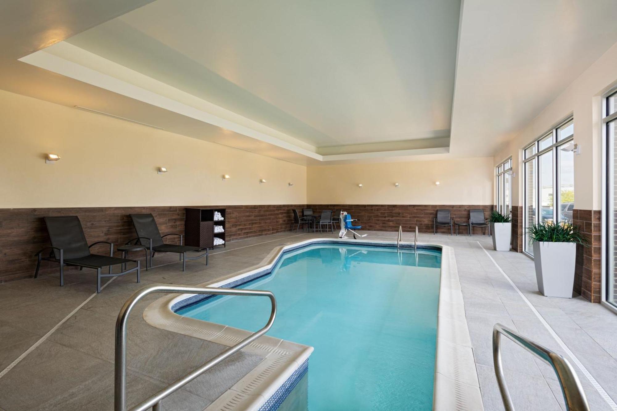 Fairfield Inn & Suites By Marriott Lincoln Airport Екстер'єр фото